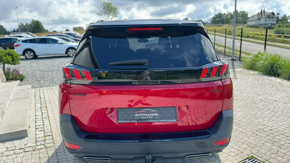 PEUGEOT 5008 -