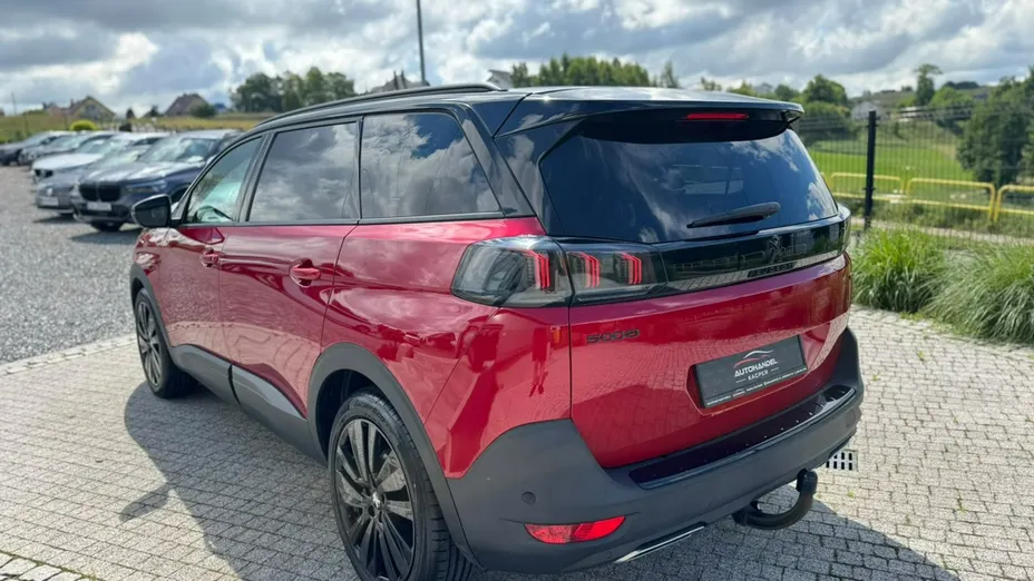 PEUGEOT 5008 -