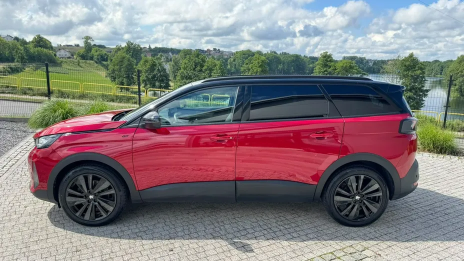 PEUGEOT 5008 -