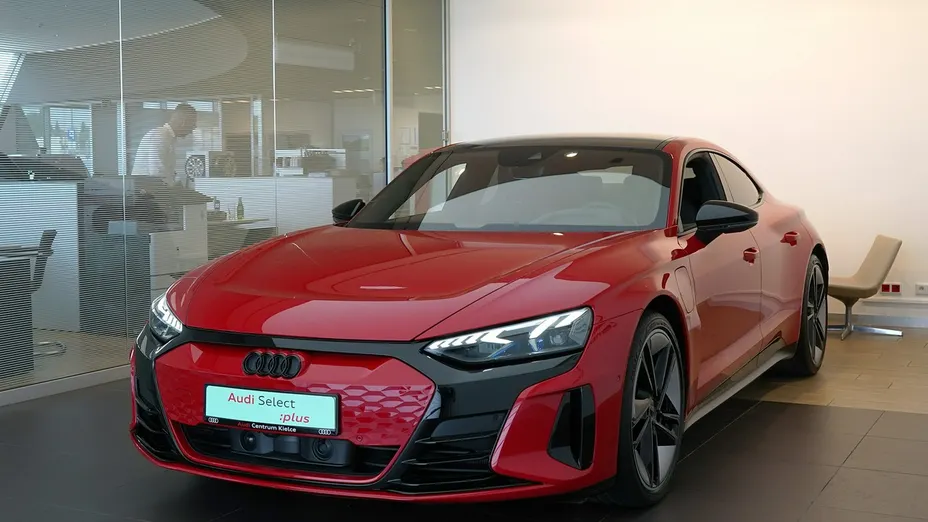 AUDI RS e-tron -