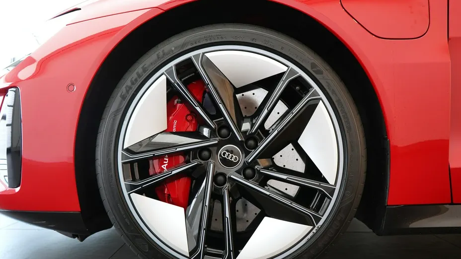 AUDI RS e-tron -
