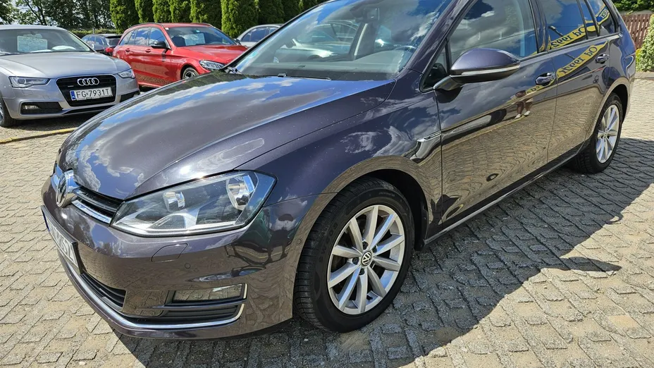 VOLKSWAGEN Golf -