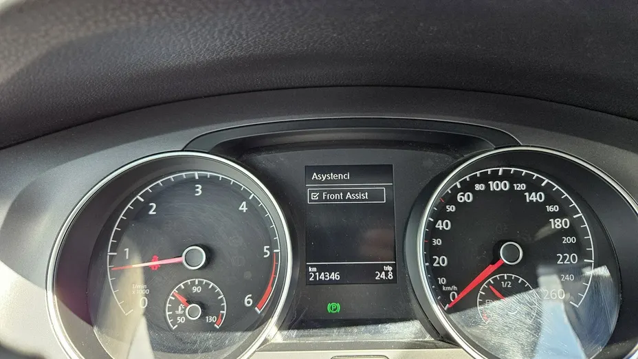 VOLKSWAGEN Golf -