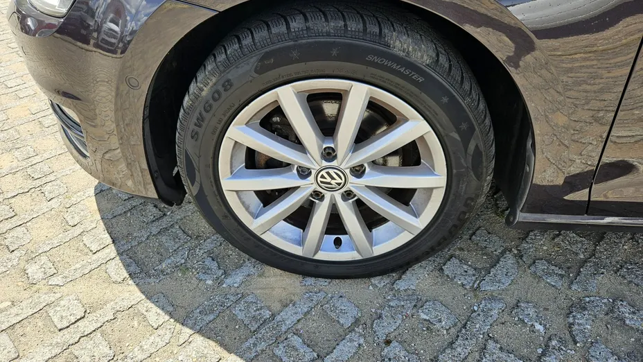 VOLKSWAGEN Golf -