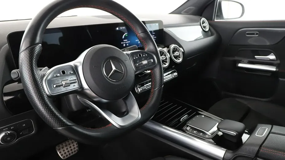 MERCEDES-BENZ GLA -