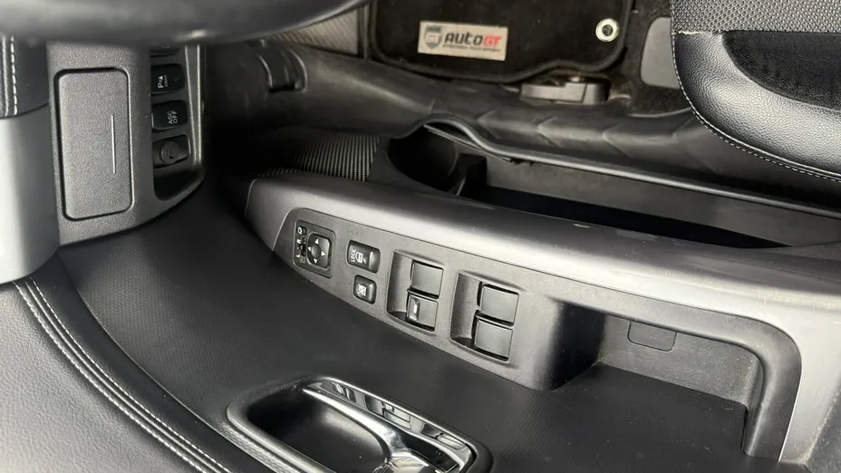 MITSUBISHI Outlander -