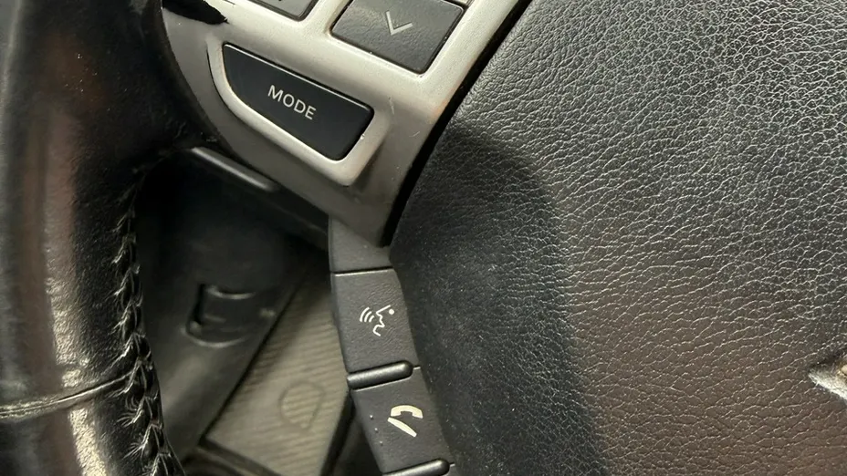 MITSUBISHI Outlander -