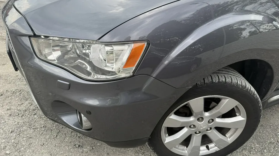 MITSUBISHI Outlander -