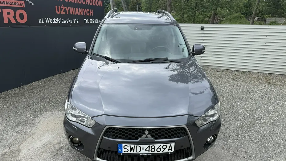 MITSUBISHI Outlander -