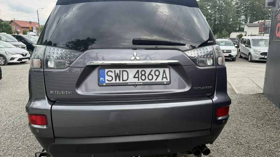 MITSUBISHI Outlander -
