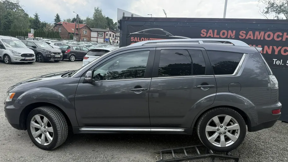 MITSUBISHI Outlander -