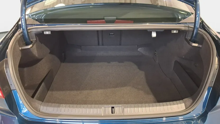 VOLKSWAGEN Passat -