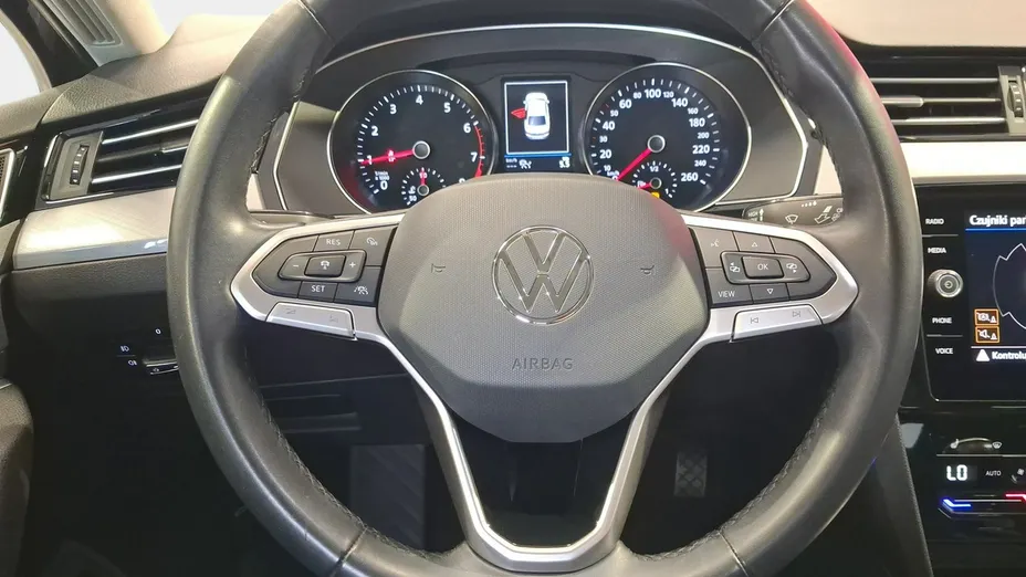 VOLKSWAGEN Passat -