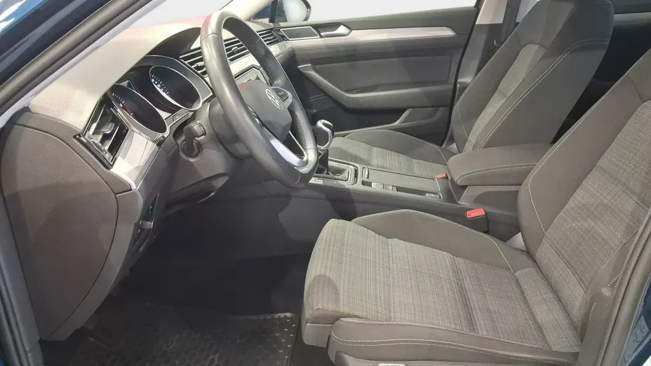 VOLKSWAGEN Passat -