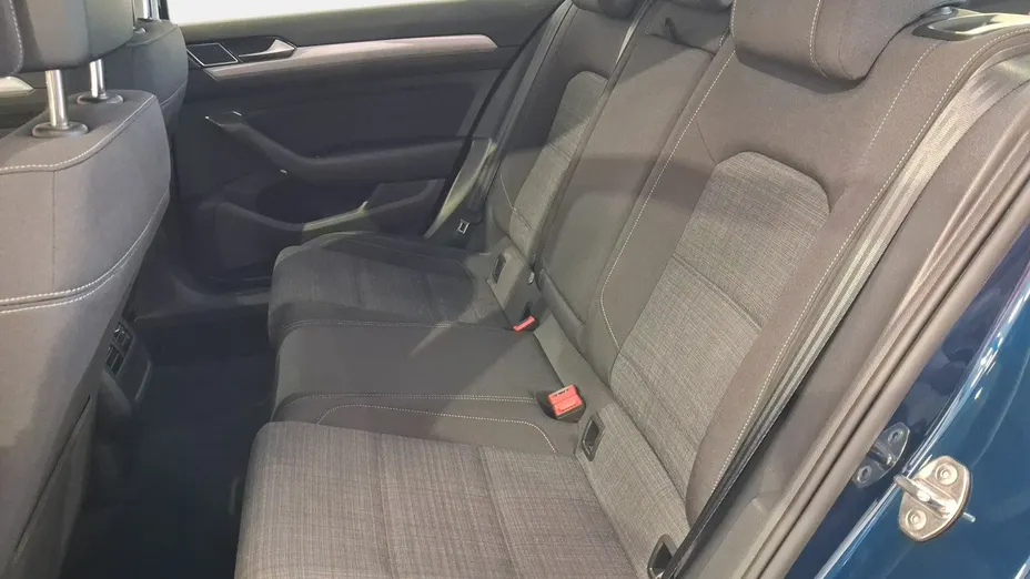 VOLKSWAGEN Passat -