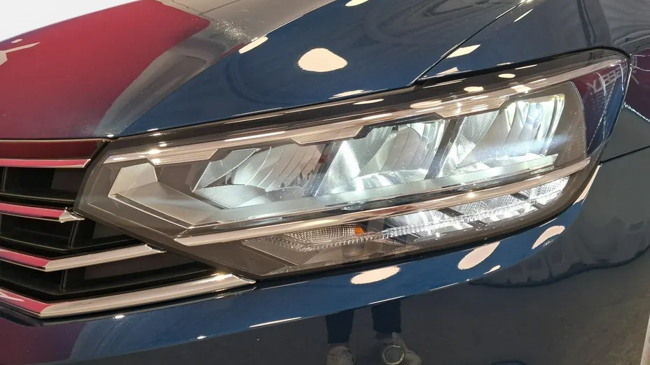 VOLKSWAGEN Passat -