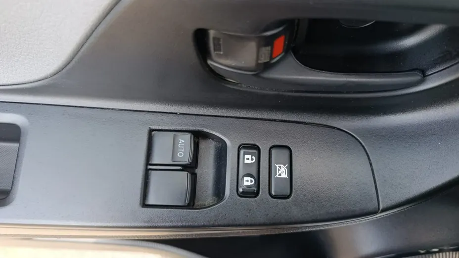TOYOTA Yaris -