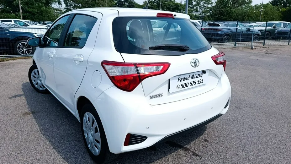 TOYOTA Yaris -