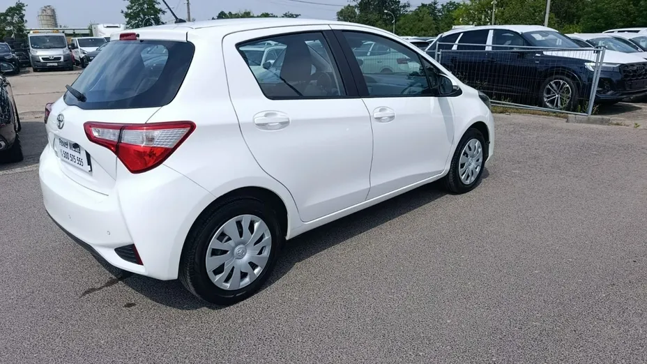 TOYOTA Yaris -