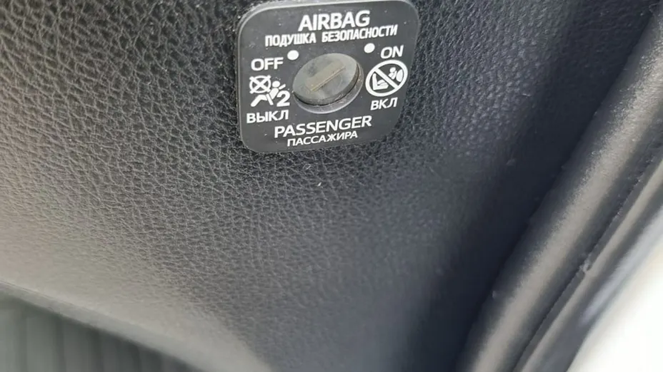 TOYOTA Yaris -