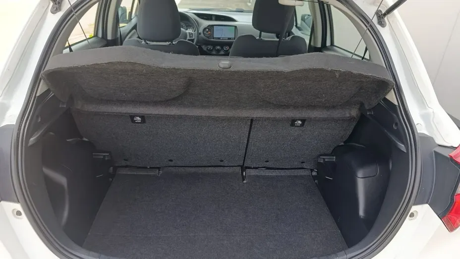 TOYOTA Yaris -
