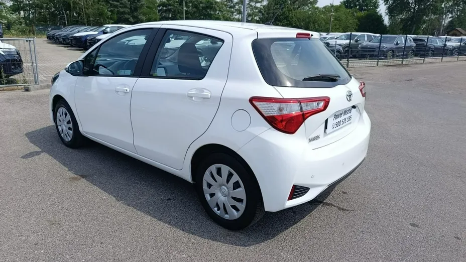 TOYOTA Yaris -