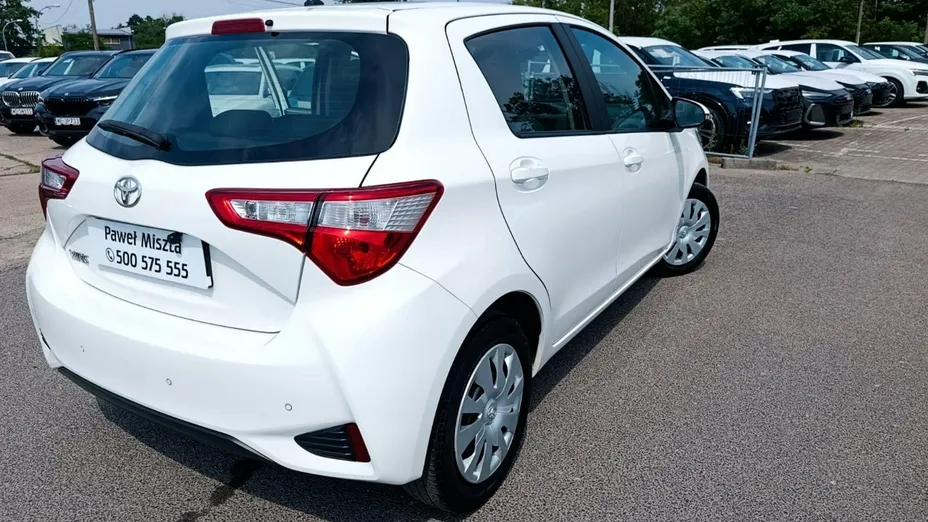 TOYOTA Yaris -