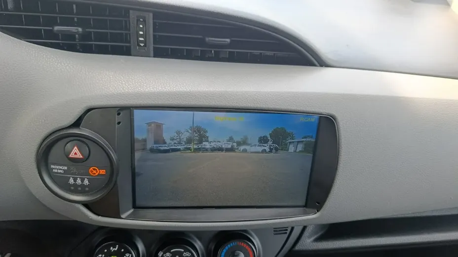 TOYOTA Yaris -