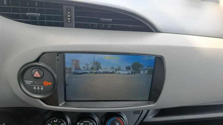 TOYOTA Yaris -