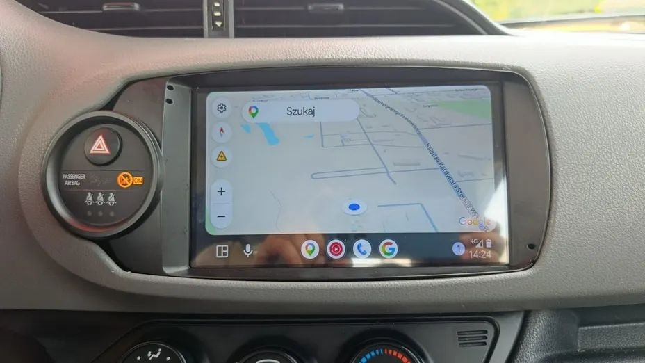 TOYOTA Yaris -