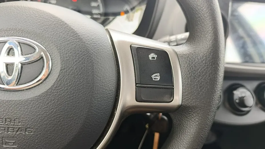 TOYOTA Yaris -