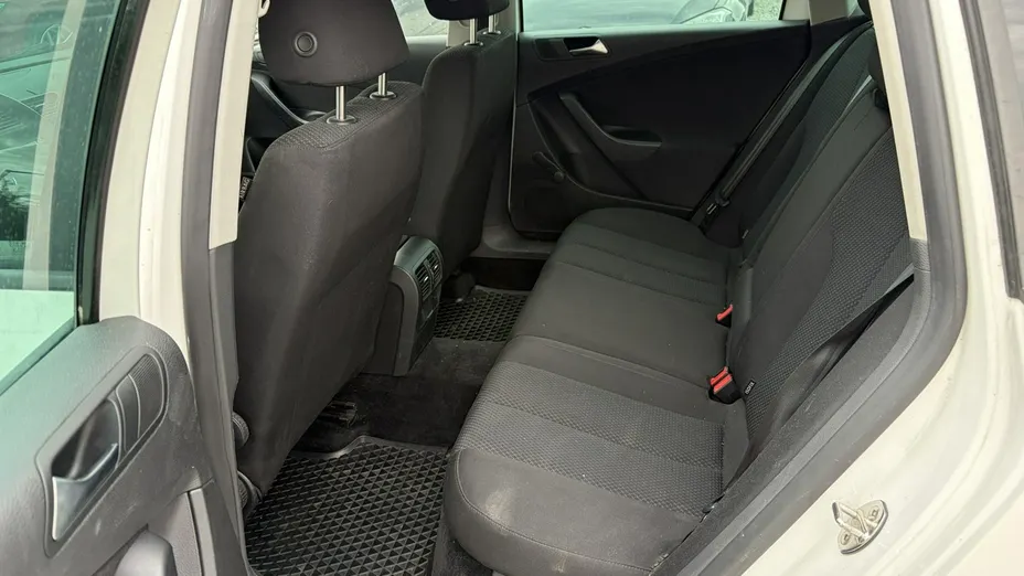 VOLKSWAGEN Passat -