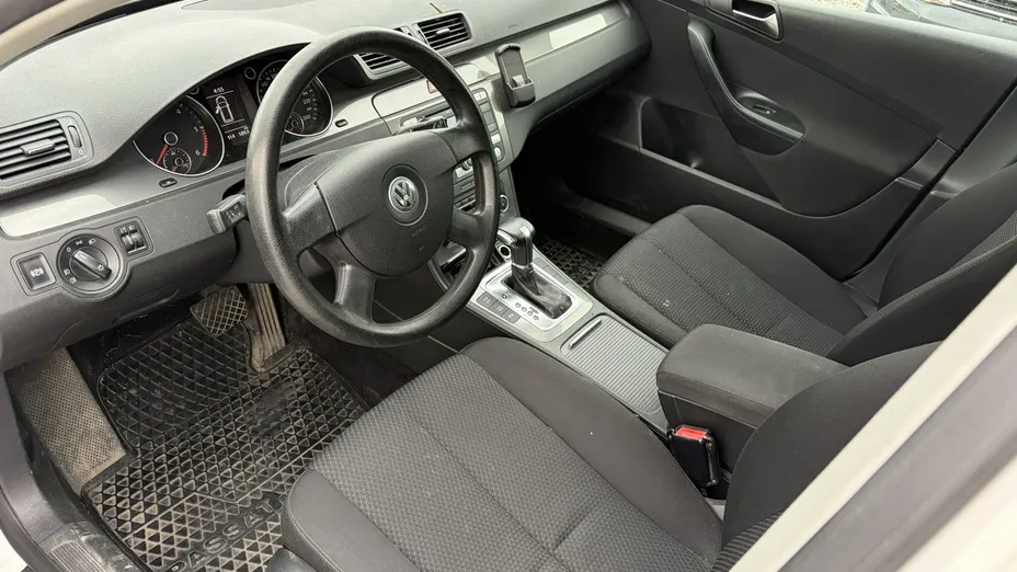 VOLKSWAGEN Passat -