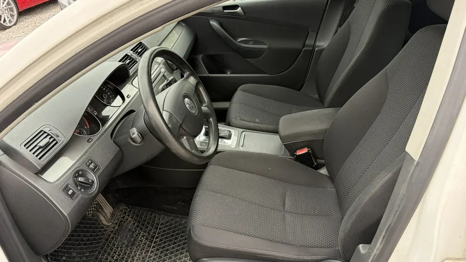 VOLKSWAGEN Passat -