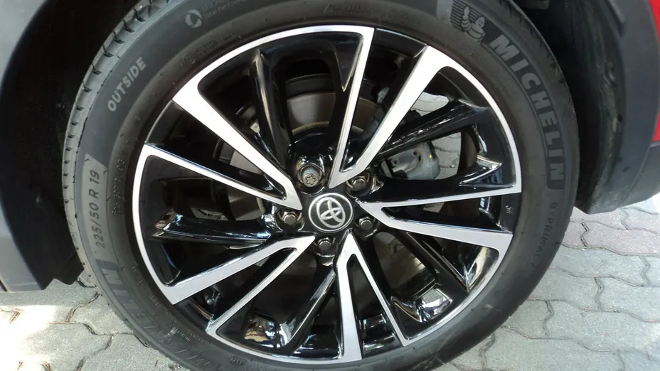 TOYOTA C-HR -