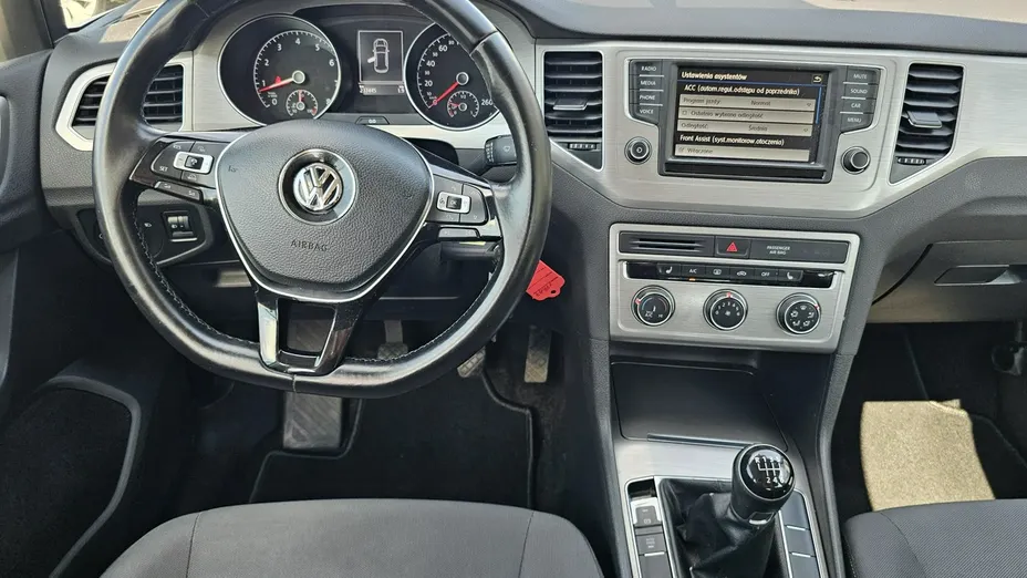 VOLKSWAGEN Golf Sportsvan -