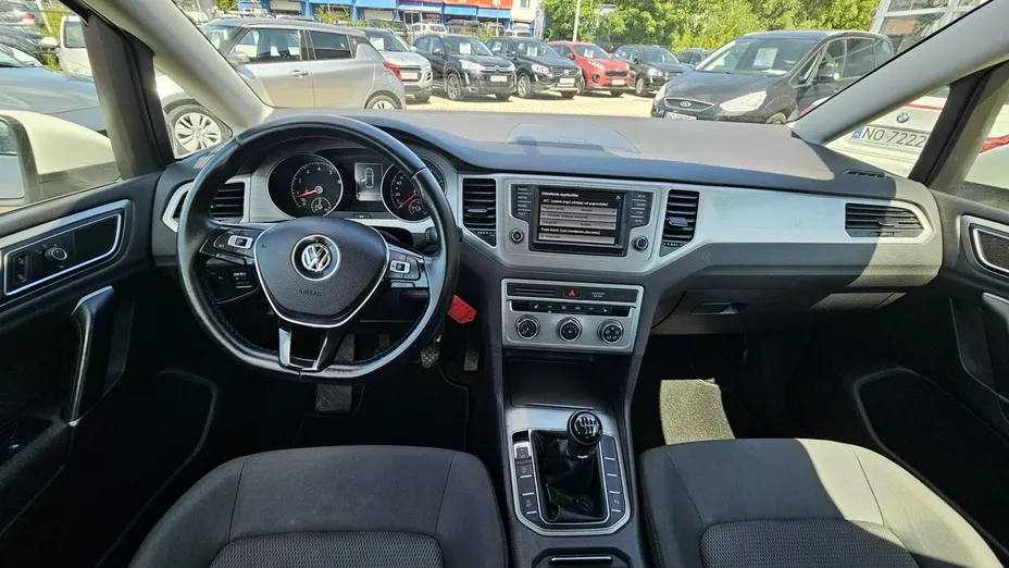 VOLKSWAGEN Golf Sportsvan -