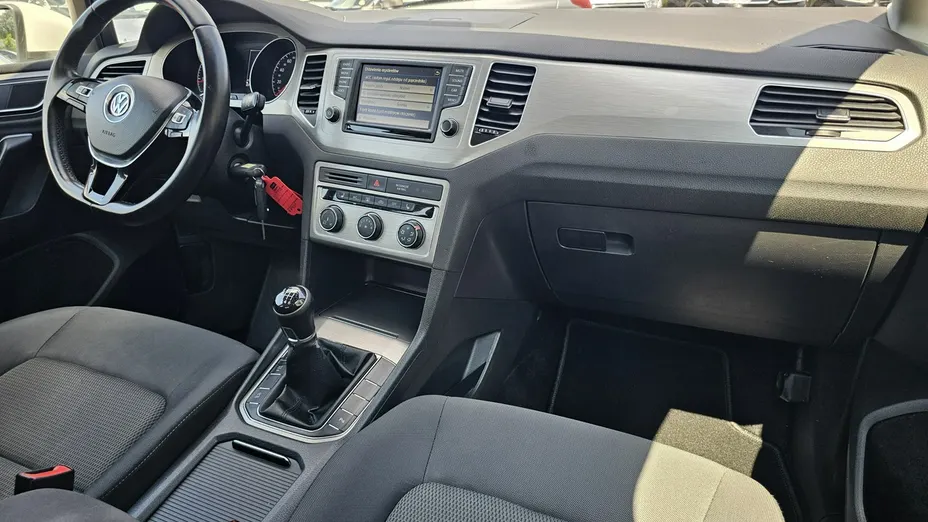 VOLKSWAGEN Golf Sportsvan -