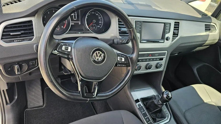 VOLKSWAGEN Golf Sportsvan -