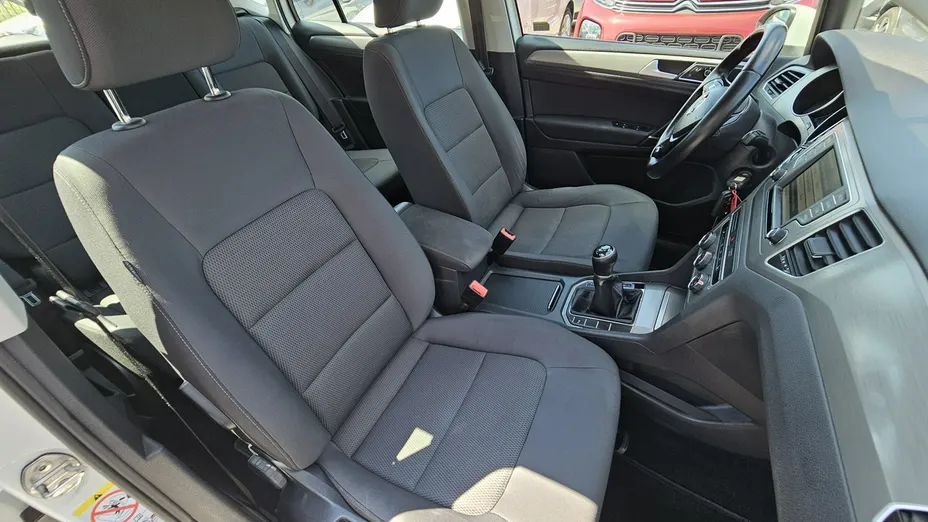 VOLKSWAGEN Golf Sportsvan -