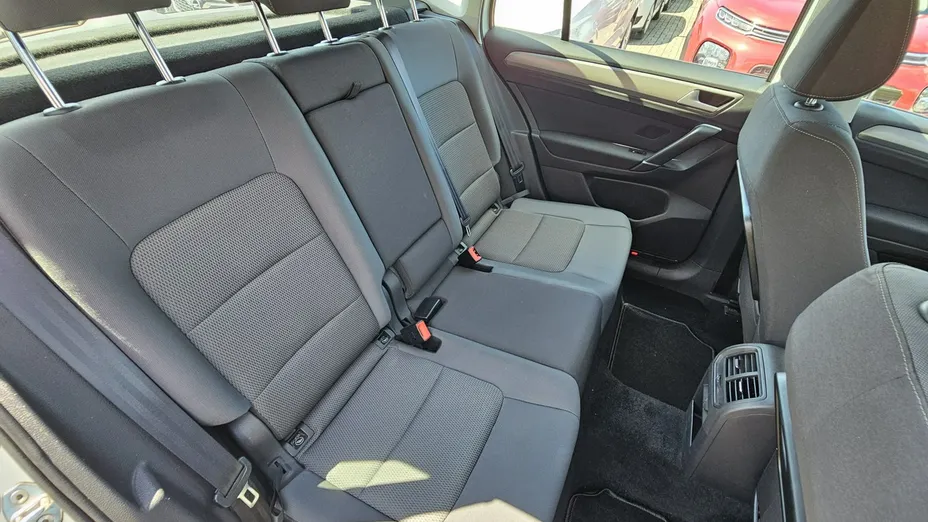 VOLKSWAGEN Golf Sportsvan -