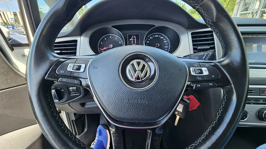 VOLKSWAGEN Golf Sportsvan -