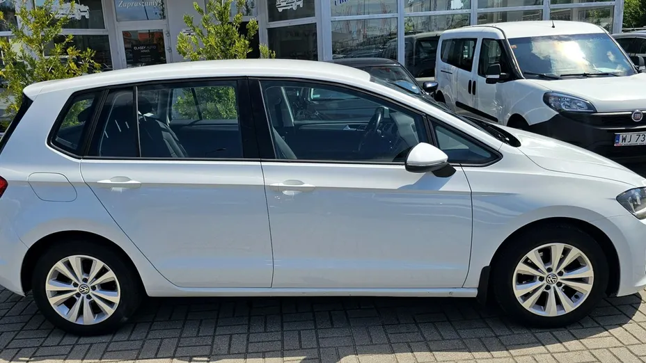 VOLKSWAGEN Golf Sportsvan -