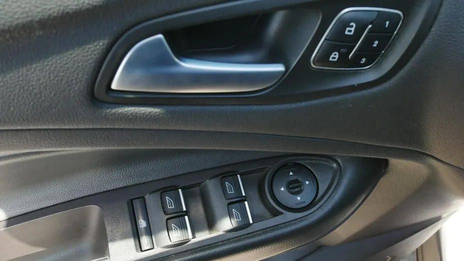 FORD Escape -