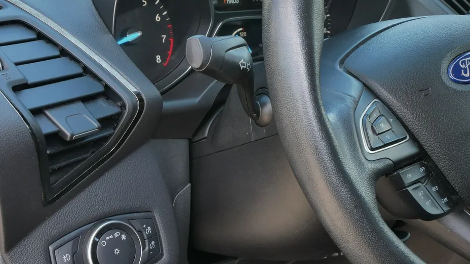 FORD Escape -