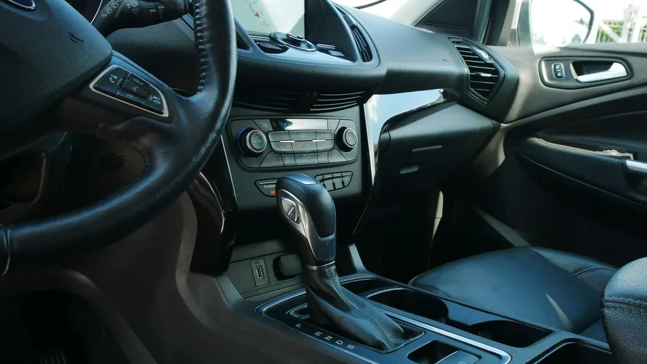 FORD Escape -