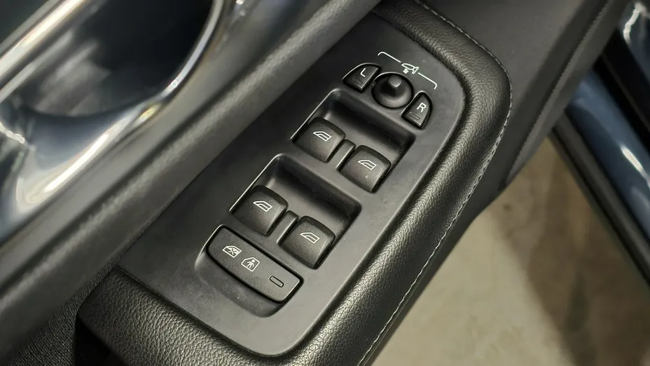 VOLVO V60 -