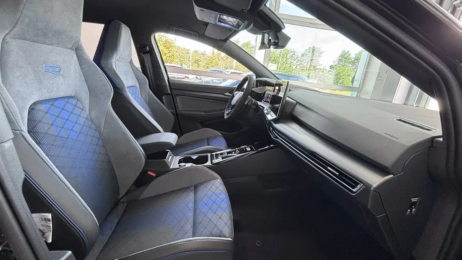 VOLKSWAGEN Golf -