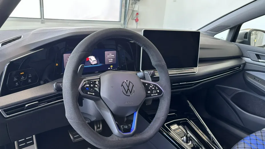 VOLKSWAGEN Golf -