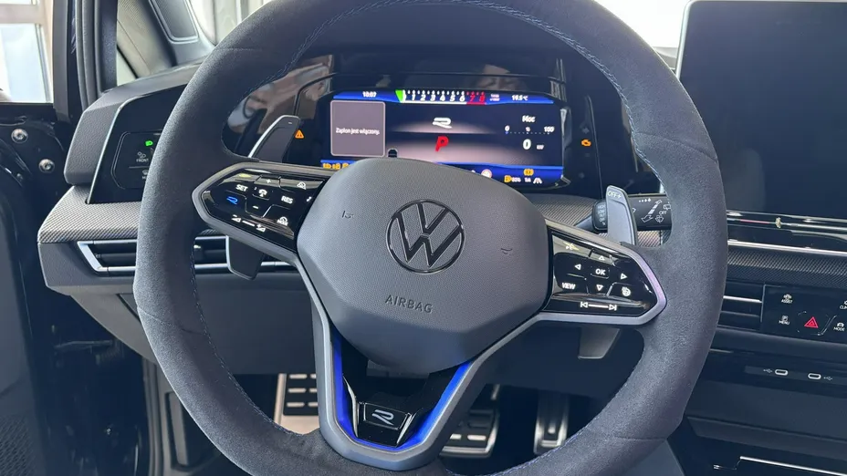 VOLKSWAGEN Golf -